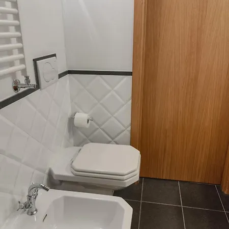 Chesa Viroula - * צואוץ