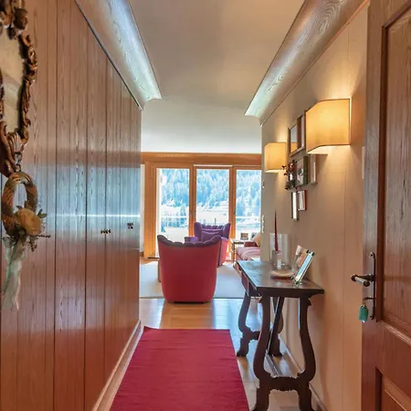 Chesa Viroula - * צואוץ